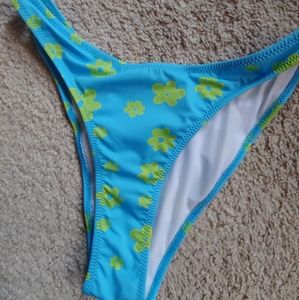Heavy manners swim bottom